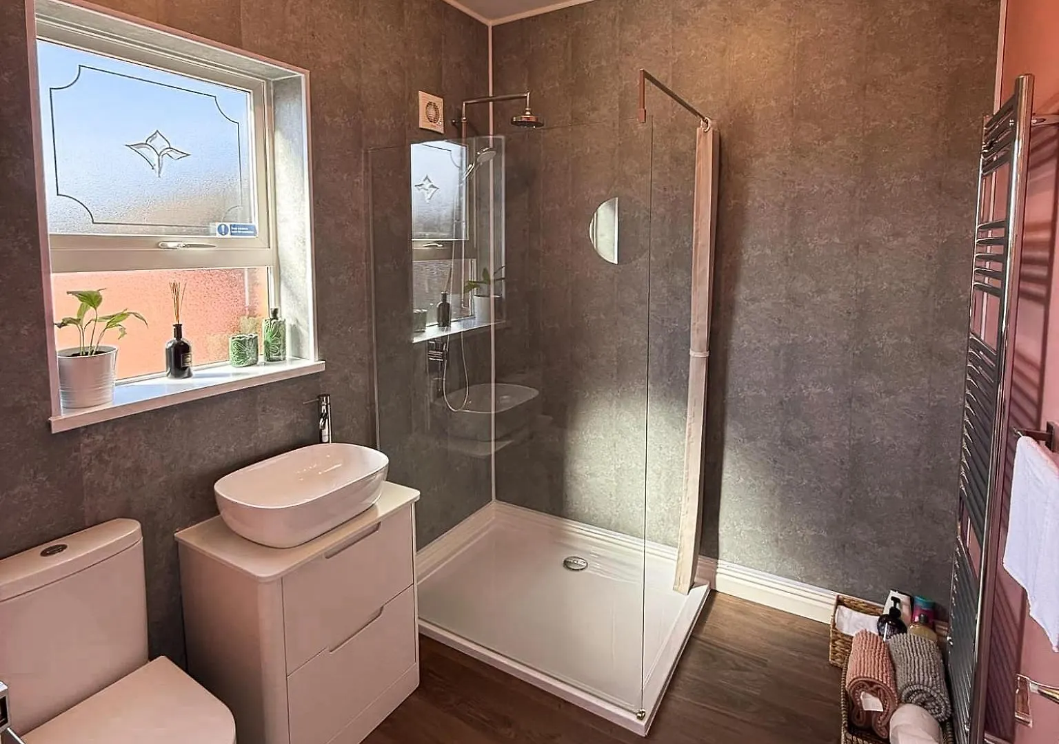 Superb Large Bespoke 5 Star Detached Villa, Prime Location, Belfast Stay 别墅